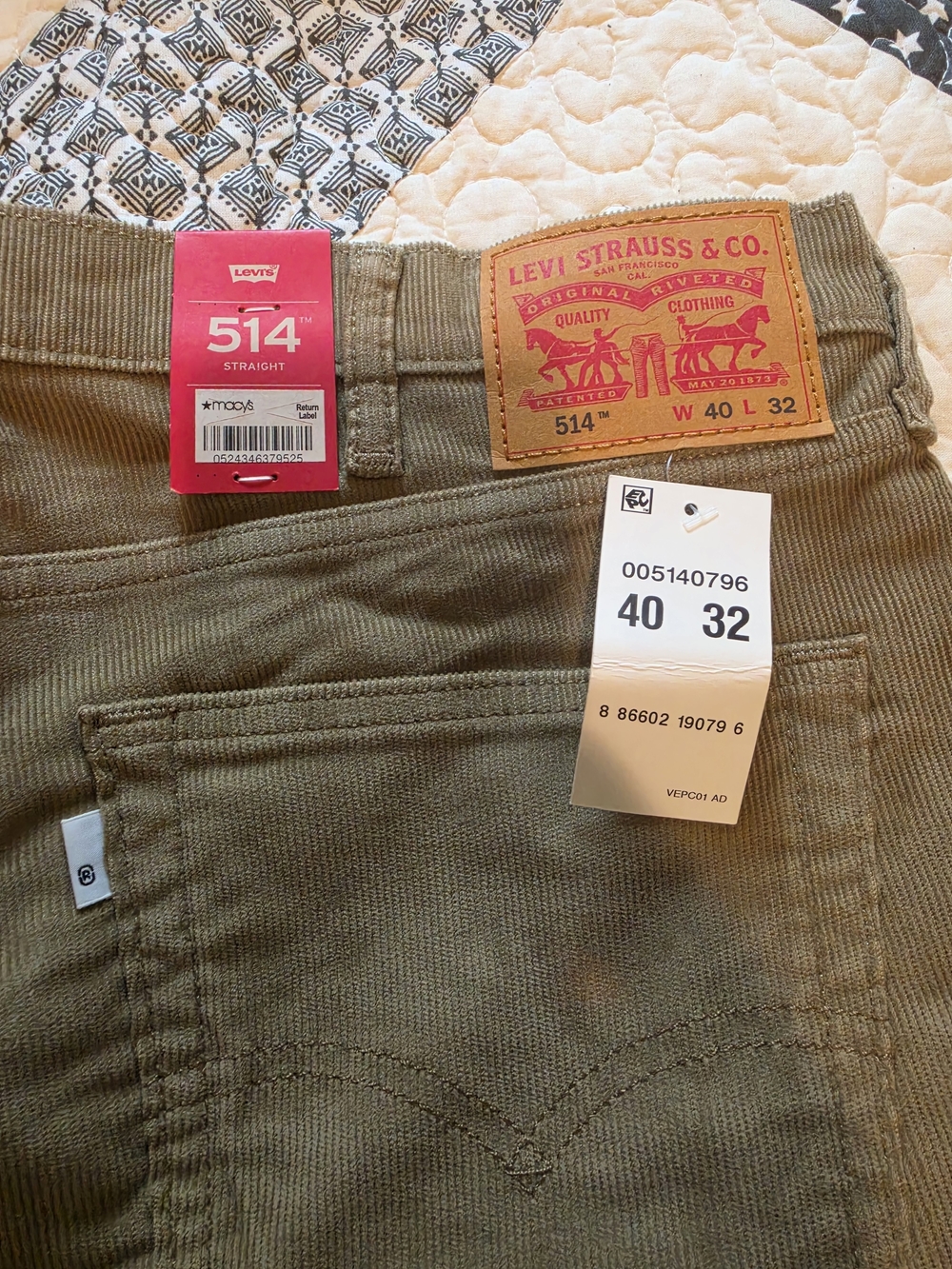 Levi's 514 Straight Corduroy Pants in Olive Green